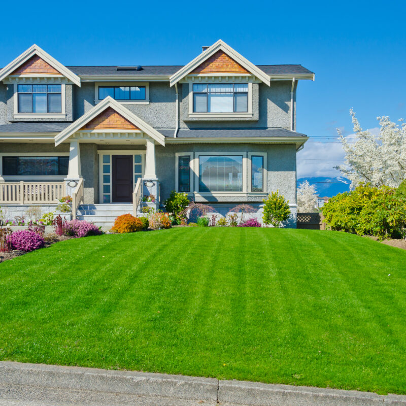 Big,Custom,Made,Luxury,House,With,Nicely,Trimmed,And,Landscaped